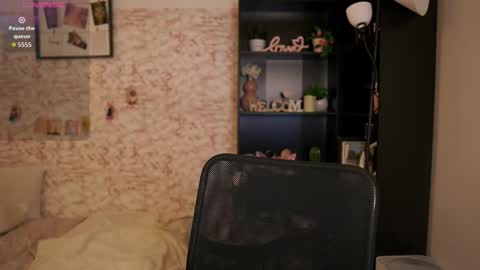 Snapshot of nicolette__shea_ chatting on 09.30.25 nicolette__shea_ online show from 09.30.25