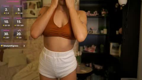 Snapshot of nicolette__shea_ chatting on 10.09.25 nicolette__shea_ online show from 10.09.25