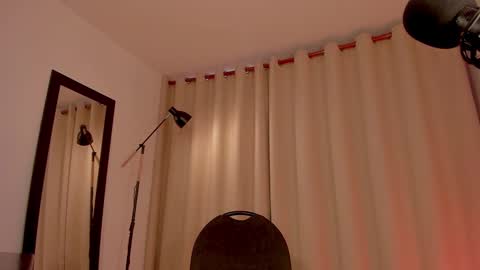 Nicol  online show from 02.19.25