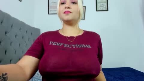 Snapshot of nicolewind_ chatting on 09.27.25  ELIZABETH  online show from 09.27.25