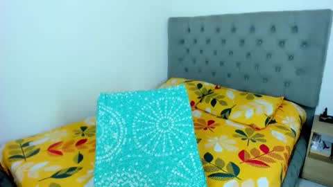 Snapshot of nicolewind_ chatting on 12.05.25 ELIZABETH online show from 12.05.25