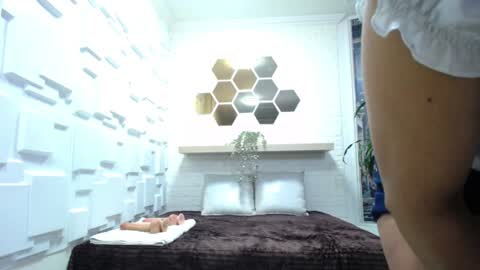 NICOL-JARAMILLO online show from 01.04.25