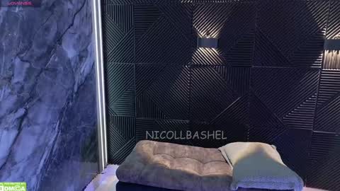 Nicoll  Independent model online show from 01.20.25