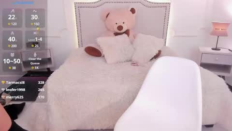 Snapshot of nicolle_foxy chatting on 12.30.24 Nicolle online show from 12.30.24
