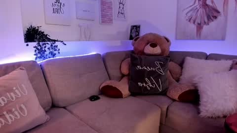 Snapshot of nicolle_foxy chatting on 02.10.25 Nicolle online show from 02.10.25