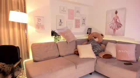 Snapshot of nicolle_foxy chatting on 02.13.25 Nicolle online show from 02.13.25