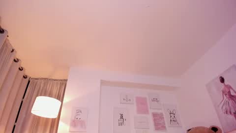 Snapshot of nicolle_foxy chatting on 02.20.25 Nicolle online show from 02.20.25