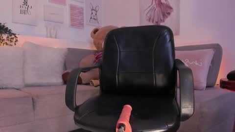 Snapshot of nicolle_foxy chatting on 02.21.25 Nicolle online show from 02.21.25