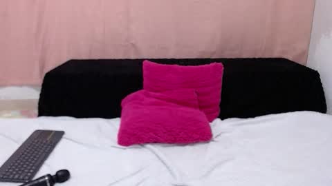 nicolle gomes online show from 10.08.25