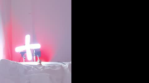 Nicolle Saenzz online show from 02.04.25