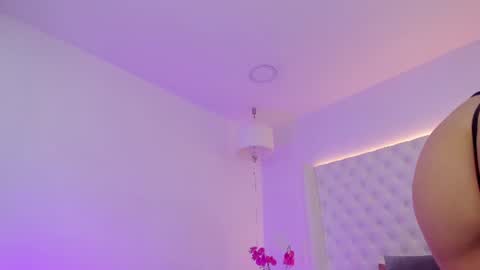 Snapshot of nicolle_sanchezz chatting on 06.25.26 online show from 06.25.26