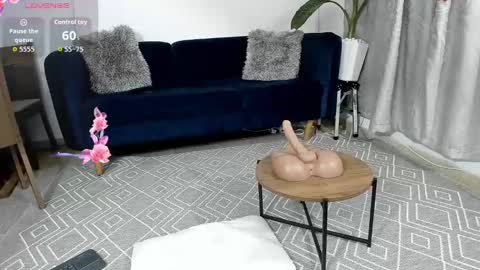 Nicolle Lima online show from 09.30.25