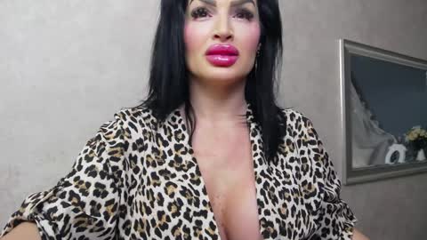 Nicolle online show from 12.30.24