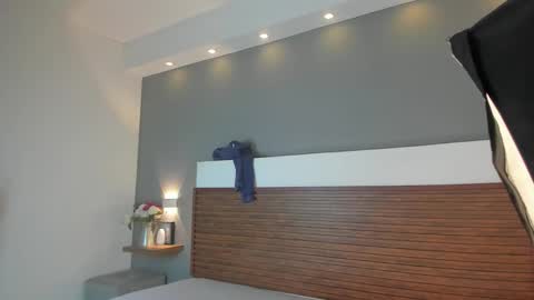 Nicolle online show from 10.22.25