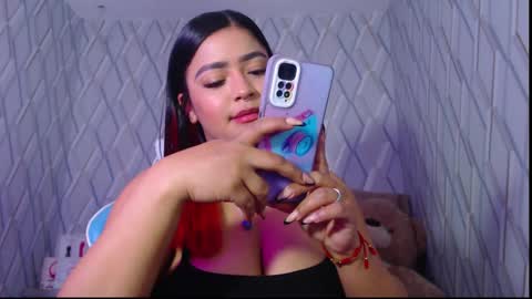 Snapshot of nicolletaylorq chatting on 01.28.25 Nicolle Miley online show from 01.28.25