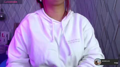 Snapshot of nicolletaylorq chatting on 03.12.25 Nicolle Miley online show from 03.12.25