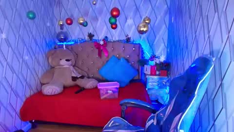 Nicolle Miley online show from 12.14.25