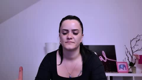 Nicol Sparkle online show from 04.24.26
