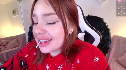 Snapshot of nicolthompsonn chatting on 12.30.24 Nicol online show from 12.30.24