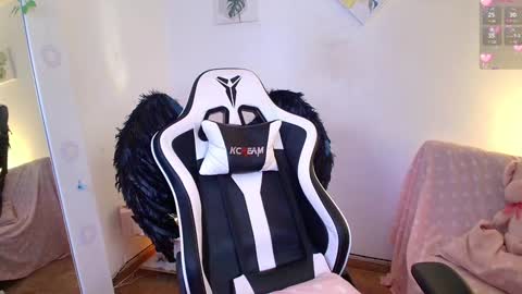 Snapshot of nicolthompsonn chatting on 01.17.25 Nicol online show from 01.17.25