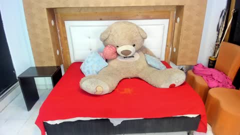 Snapshot of nicolysofi chatting on 12.27.24 nicolysofi online show from 12.27.24