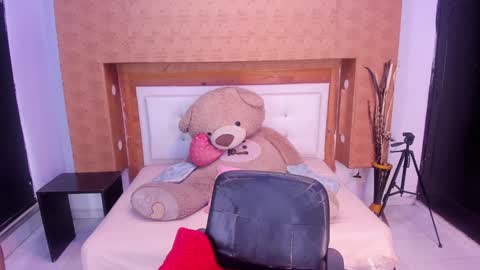 Snapshot of nicolysofi chatting on 01.07.25 nicolysofi online show from 01.07.25