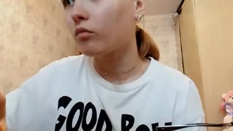 Snapshot of nievesmarchal chatting on 04.06.26 Ella online show from 04.06.26