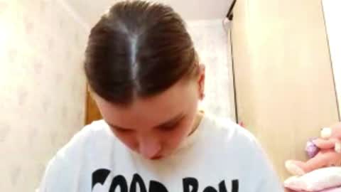 Snapshot of nievesmarchal chatting on 04.09.26 Ella online show from 04.09.26