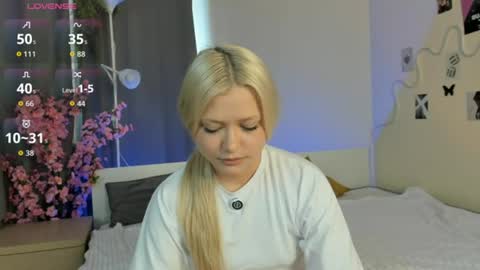 Snapshot of night_shard chatting on 07.13.26 Hannah help me get 50 thumbs up online show from 07.13.26
