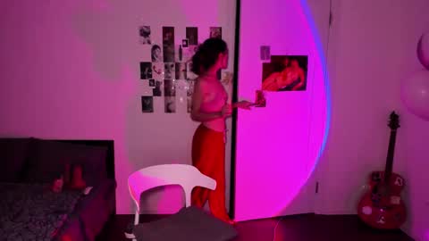 Snapshot of nightfloatt chatting on 10.24.25 Daisy online show from 10.24.25