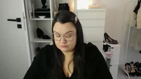 Holly online show from 03.10.26