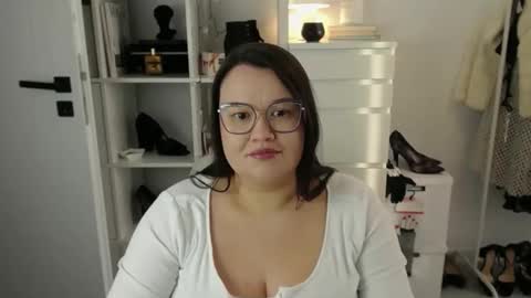 Holly online show from 03.12.26