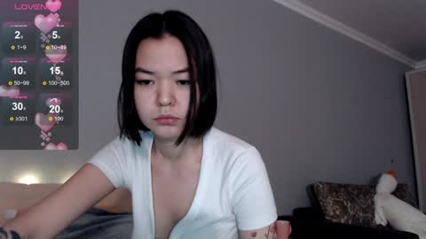 Snapshot of niia_osaki chatting on 01.15.25 Niia online show from 01.15.25