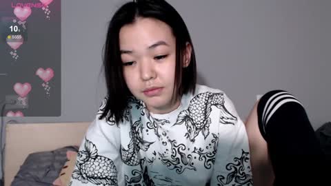 Snapshot of niia_osaki chatting on 01.27.25 Niia online show from 01.27.25