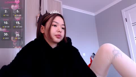 Snapshot of niia_osaki chatting on 02.27.25 Niia online show from 02.27.25