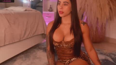 niiaa01 online show from 10.09.25