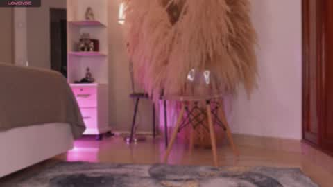 niiaa01 online show from 10.12.25