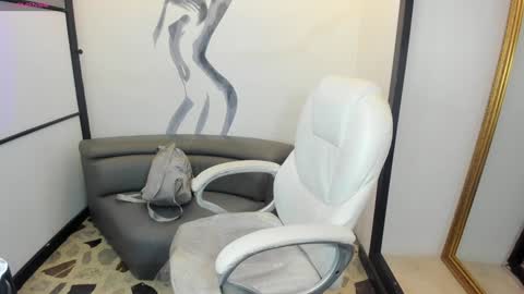 Anni online show from 01.17.25