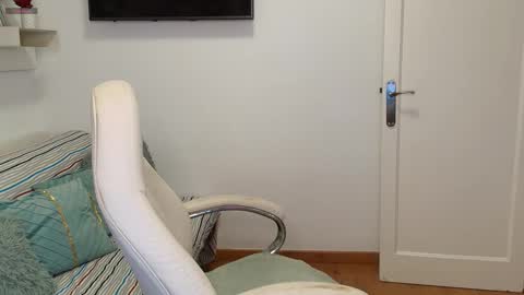 Nicolle Bustamante online show from 11.26.25