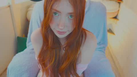 Snapshot of niilaa chatting on 02.09.26 of Nylasweet online show from 02.09.26