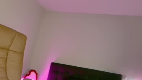 Niinarosee online show from 01.21.25