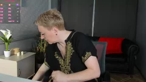 Snapshot of nika_smit chatting on 06.21.26 Nika online show from 06.21.26