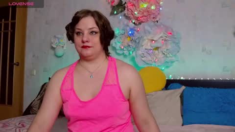LovellyNika online show from 01.17.25