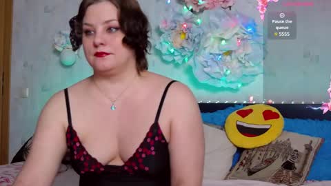 LovellyNika online show from 01.22.25