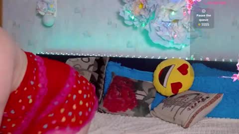 LovellyNika online show from 02.16.25