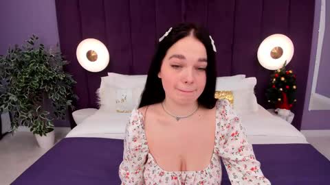 Snapshot of nikaflowers chatting on 12.17.24 Nika online show from 12.17.24
