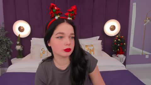 Snapshot of nikaflowers chatting on 12.24.24 Nika online show from 12.24.24