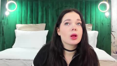 Snapshot of nikaflowers chatting on 01.23.25 Nika online show from 01.23.25