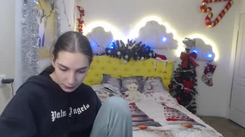 nikastarkk online show from 12.13.24