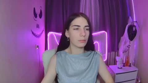 nikastarkk online show from 10.16.25